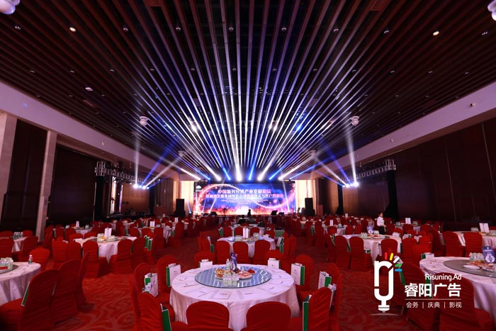 不同的舞臺場景，需要不同的燈光設計！